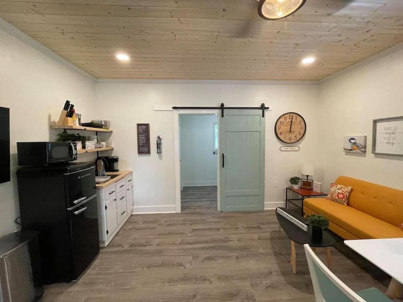 Beautifully Renovated Studio 2 Miles From Marina! Winchester Ngoại thất bức ảnh